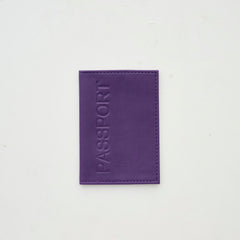 Portapasaporte Morado